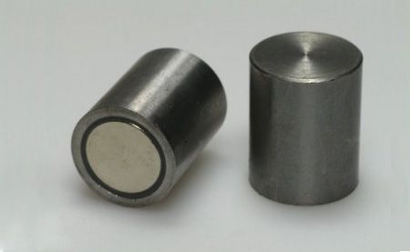 Hengeres pot mágnes h6 mérettűréssel (acél), Neodímium